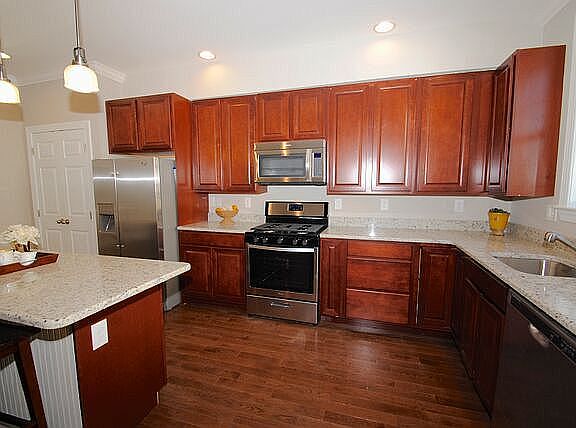 4th image of 705 Shelton Ave