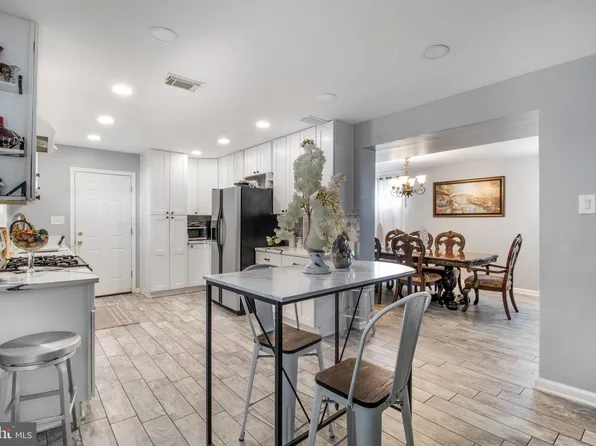 6512 Rolling Ridge Dr, Capitol Heights, MD 20743