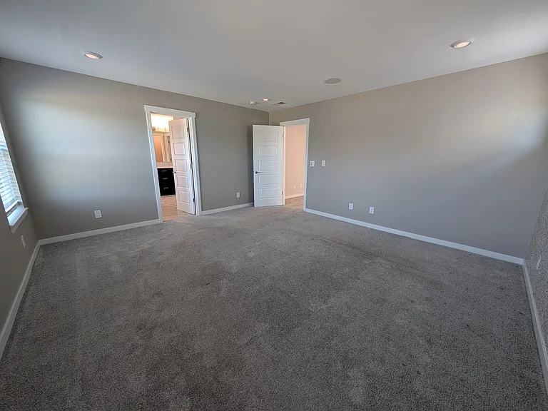 938 Burwood St SE — Photo 20