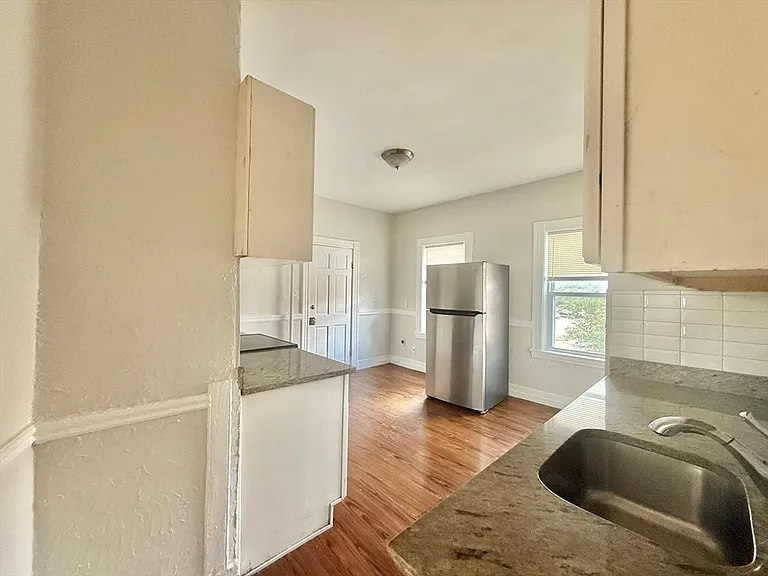15 Gladstone St #3 — Photo 9
