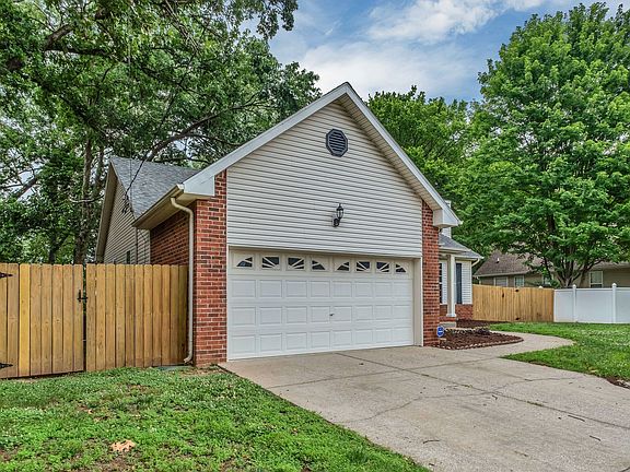 4th image of 3473 White Pine Dr