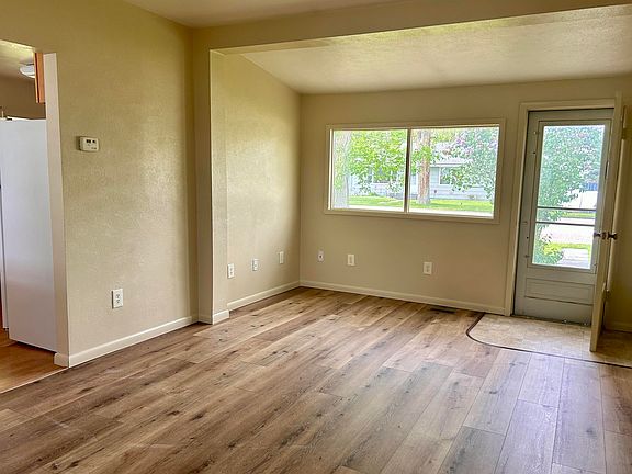 5th image of 505 Holdrege Ave
