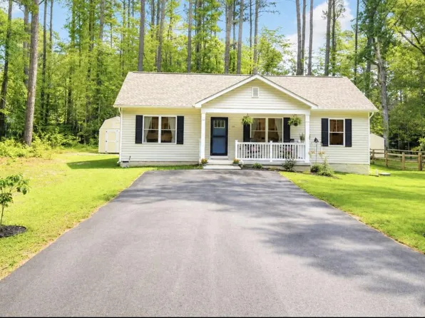 328 Weatherall Dr, Montross, VA 22520