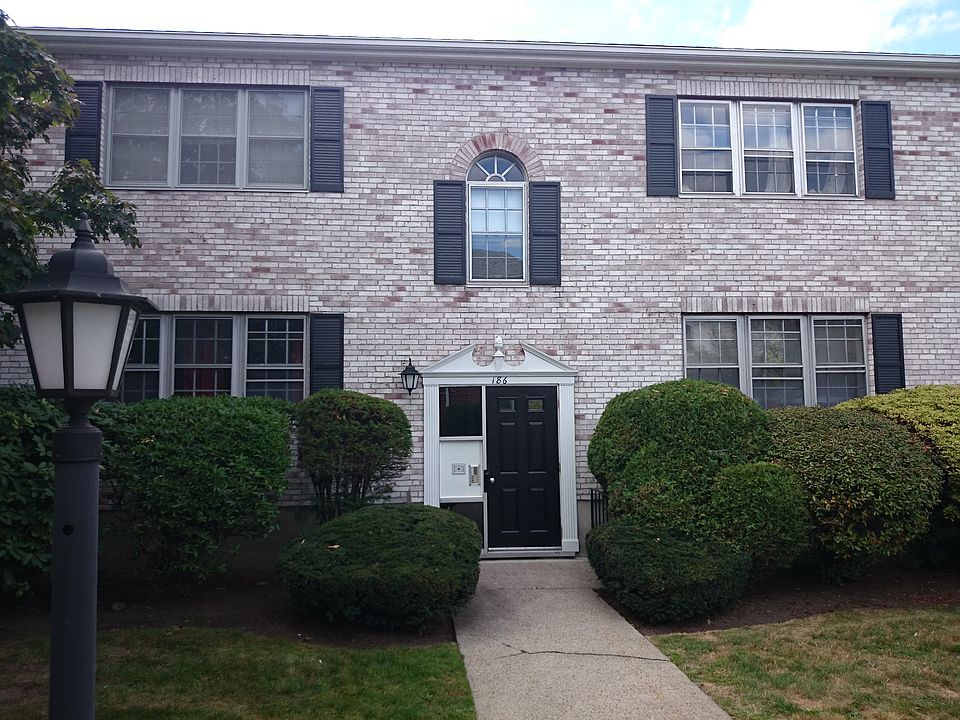2nd image of 186 Lake Shore Rd APT 2
