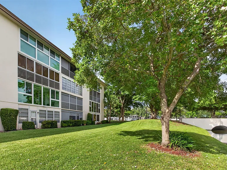 3205 Portofino Point #C2 — Photo 46