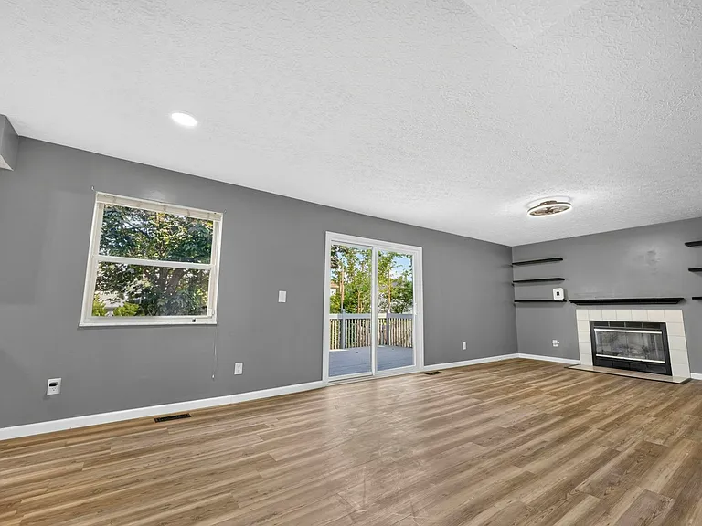 8472 Kingsley Dr — Photo 6