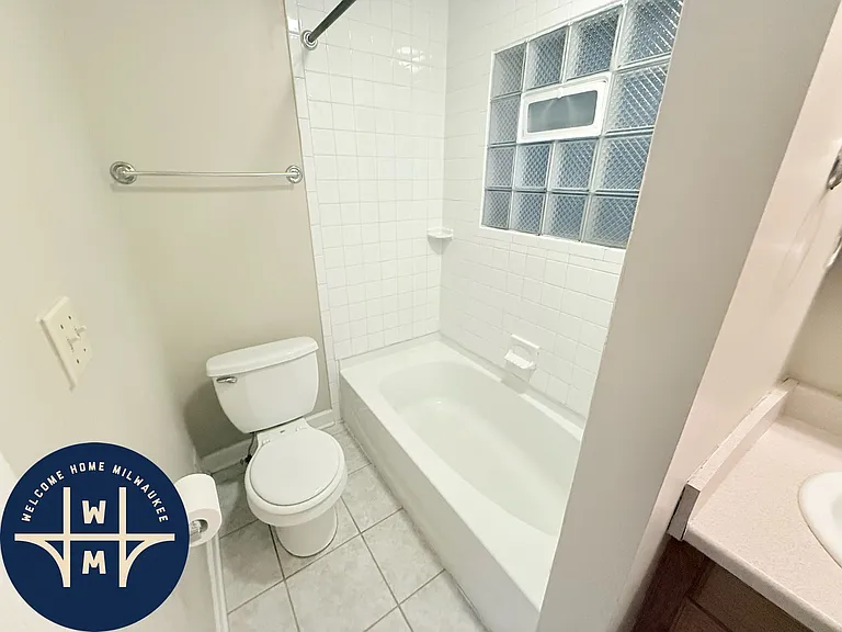1720 N Astor St — Photo 9