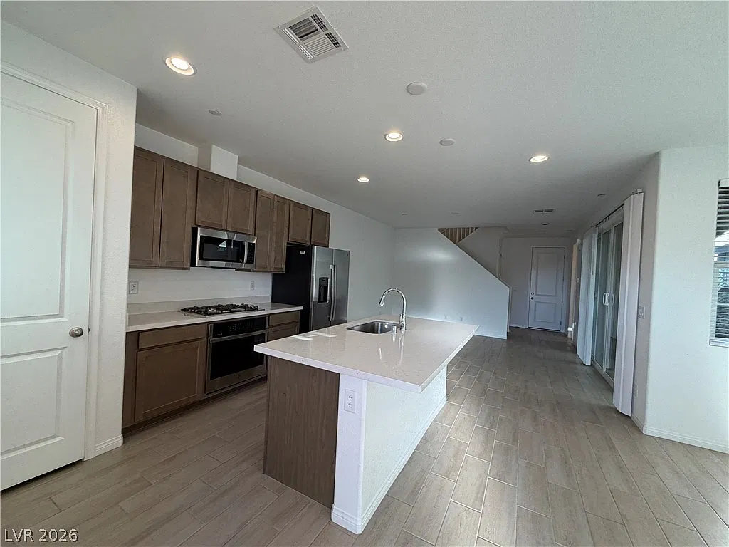 3 bed, 2.5 bath, 1520 sqft, $2,025 — Photo 3