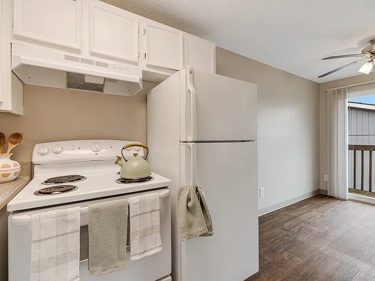 Moreland Place Apartments — Photo 6