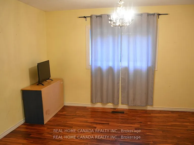 38 Chopin Cres #MASTER — Photo 3
