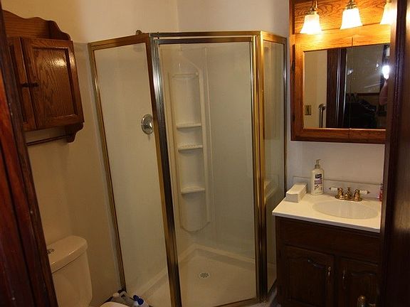 4th image of 215 W Stark Dr
