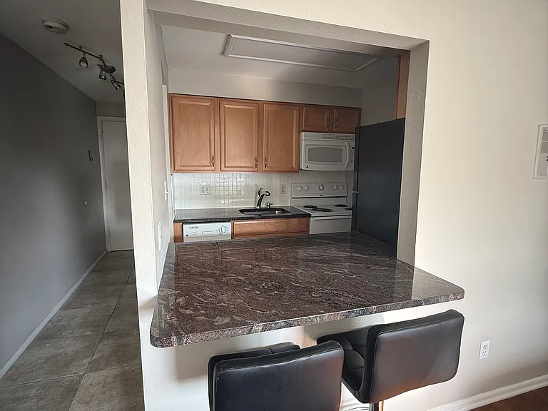 1270 N Marion St #406 — Photo 3