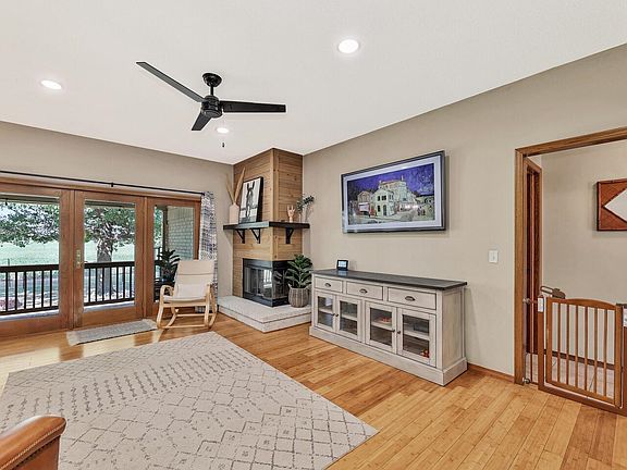 5th image of 507 Riverview St