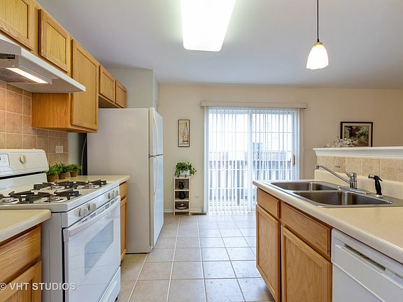 4th image of 55 E Clare Ct