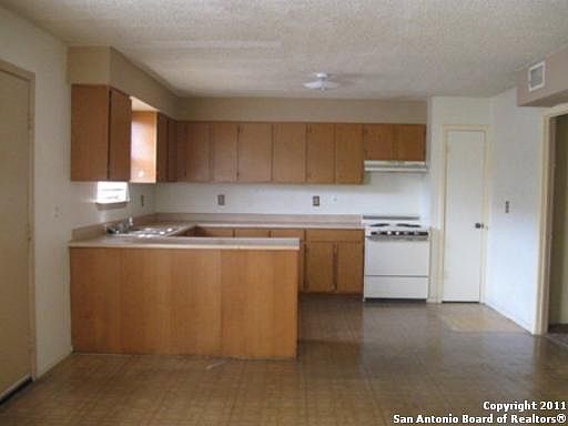4th image of 538 N VAUGHAN AVE