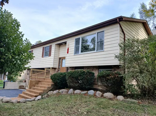 9225 Teresa Ave, Crystal Lake, IL 60014