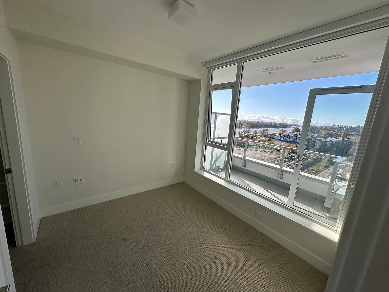 1 bed, 566 sqft, $2,100 — Photo 4