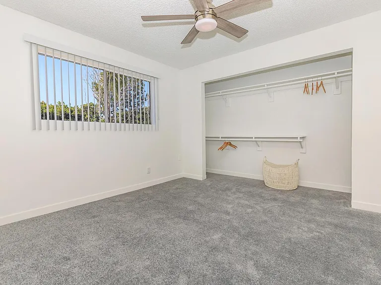 Vio Cerritos — Photo 31