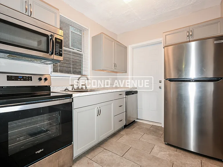 1732 Concordia St — Photo 2