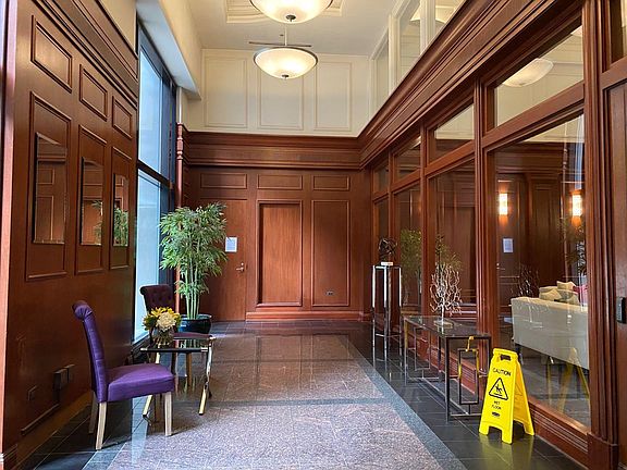 4th image of 212 W Washington St #P4-12