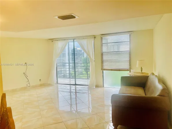 20400 W Country Club Dr APT 711, Aventura, FL 33180