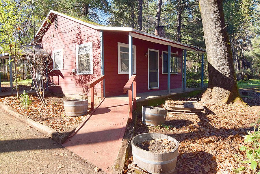 1st image of 21568 Riverview Dr