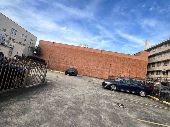 2nd image of 1224 Saint Charles Ave APT 303