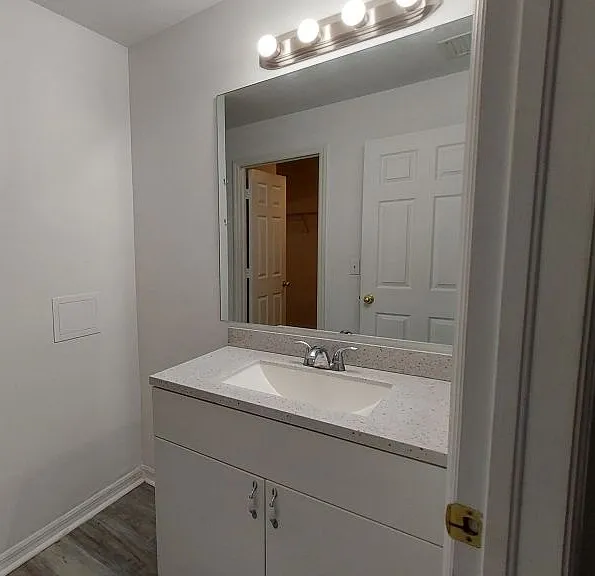 MSTR BATH