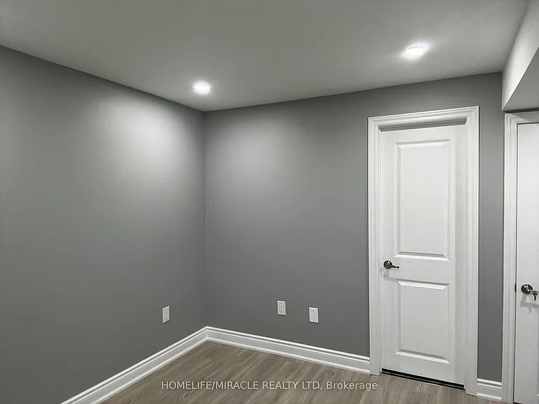 35 Merrimac Dr — Photo 8