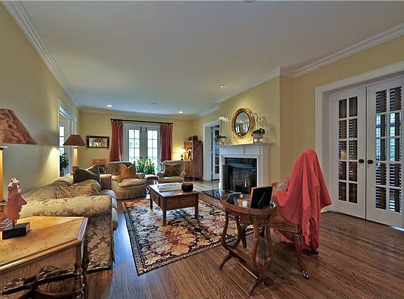 3rd image of 229 Deer Park Cir