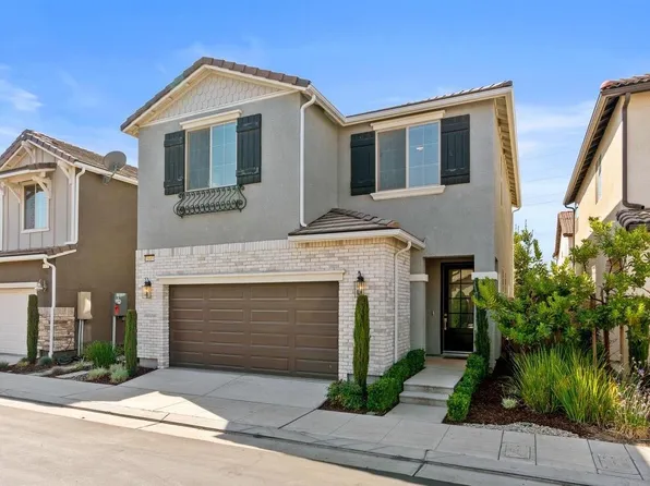 1413 E Via Viola Way, Fresno, CA 93730