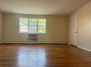 122 Sycamore Ln, Manchester, CT 06040