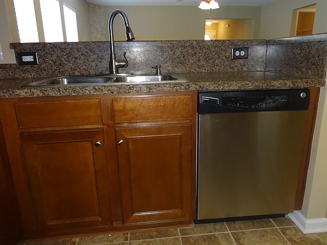 345 Briarbend Rd — Photo 3