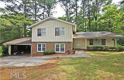 Great renovation opportunity in Northcrest! Spacious rooms, great bones!