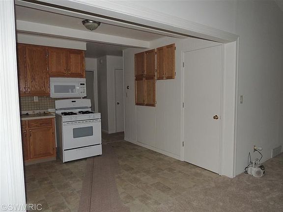 5th image of 5038 Pine Island Dr NE
