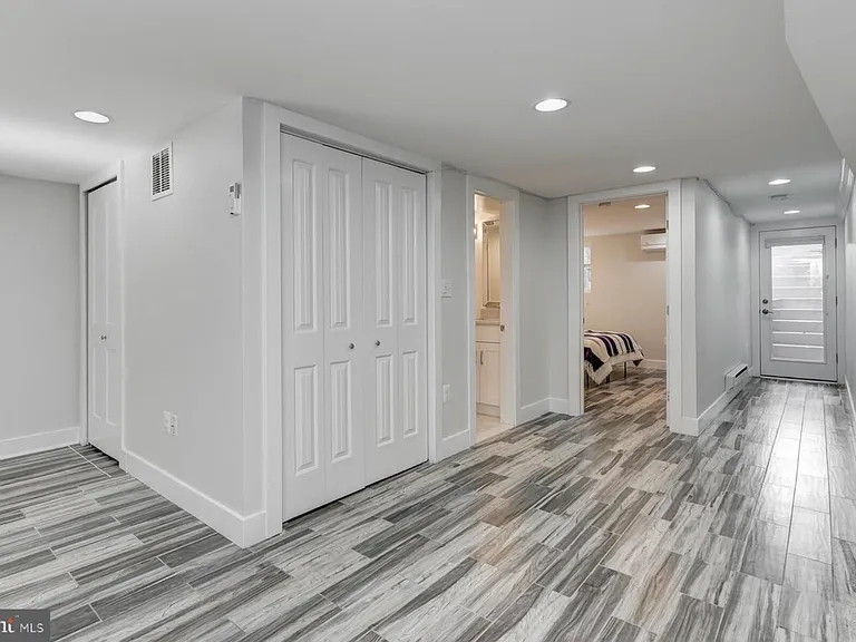 909 Delafield Pl NW #B — Photo 8