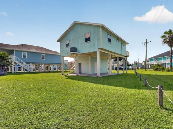 3259 Pirates Cv, Crystal Beach, TX 77650