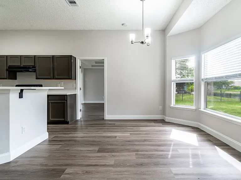 557 Grand Parke Dr — Photo 11