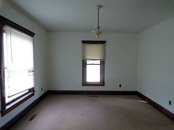 315 3rd St, Miltonvale, KS 67466