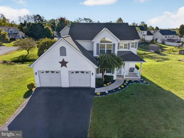 205 Dinali Dr, Martinsburg, WV 25403