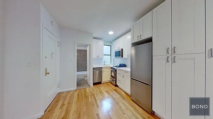 Rented by Bond New York | media 20