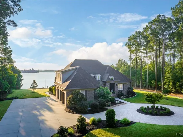 1191 Lawnes Neck Dr, Smithfield, VA 23430