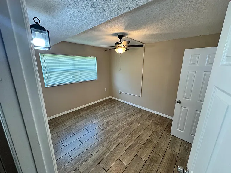 900 Avenue Z SE #D2 — Photo 7