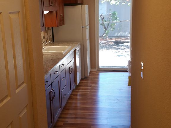 5th image of 1617 E 61st St