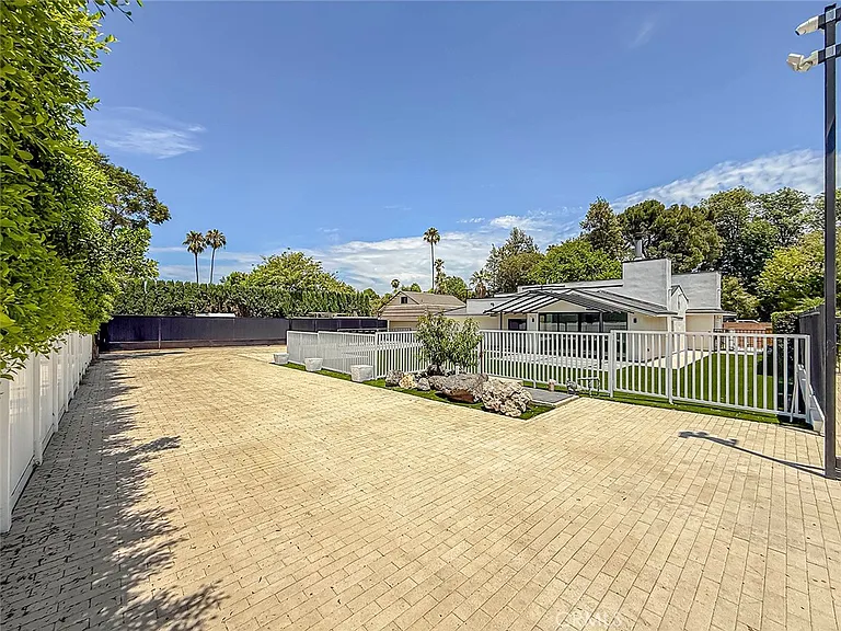 22921 Dolorosa St — Photo 55
