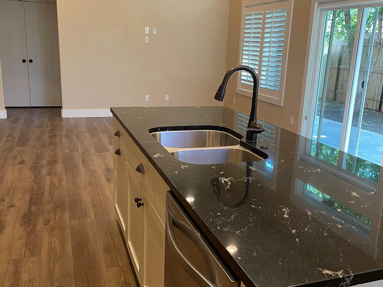 3 bed, 1591 sqft, $2,450 — Photo 4