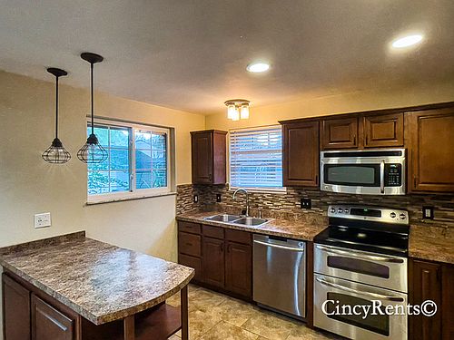 5th image of 987 Patricia Ln