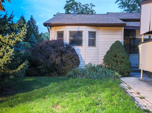 2630 Chatham Woods Dr SE, Grand Rapids, MI 49546
