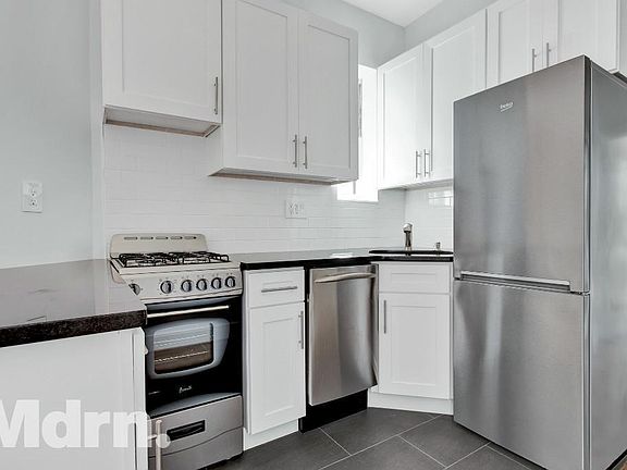 3rd image of 152 E 83rd St APT 5B
