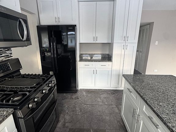 3rd image of 113 Berry St